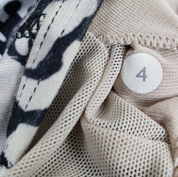 Luluemon Power Y Tank Top Static Mist Black White Racerback SZ 4 - Picture 3 of 3